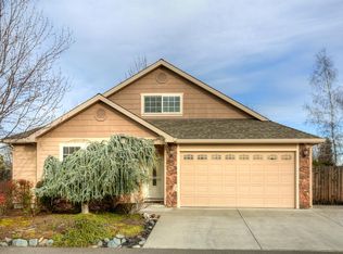 2038 Orchard Home Dr, Medford, OR 97501