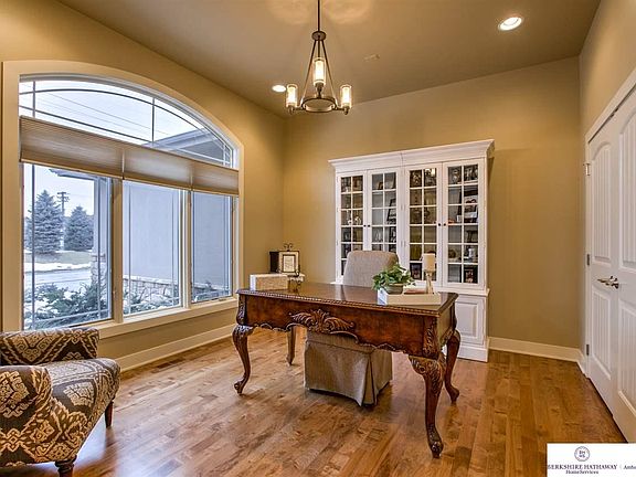 4th image of 19909 Logan Cir