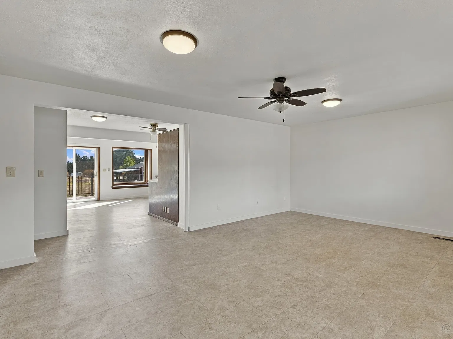 4 bed, 2020 sqft, $2,600 — Photo 2