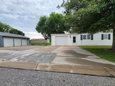 525 E 1st St, Hickman, NE, 68372