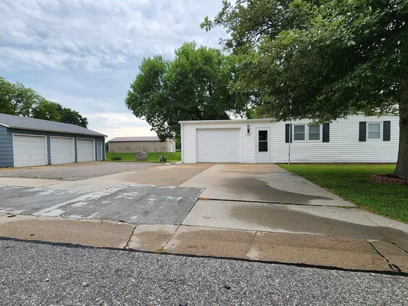 525 E 1st St, Hickman, NE 68372