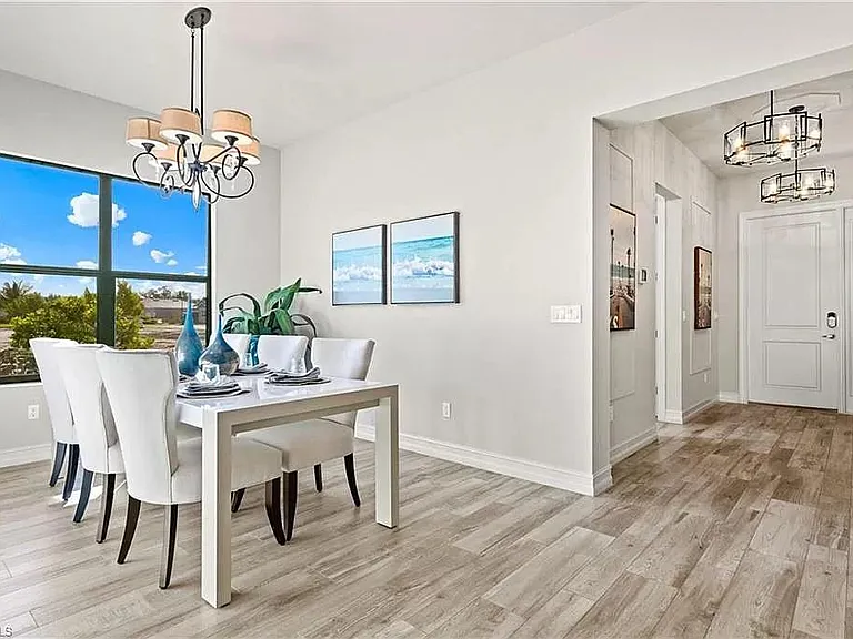 8150 Venetian Pointe Dr — Photo 11