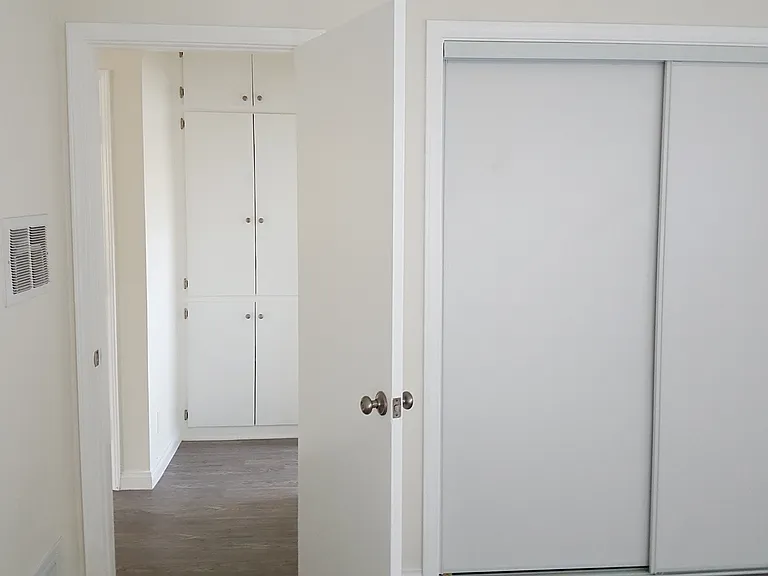 10239 Darby Ave #5 — Photo 7