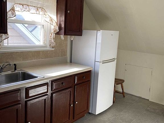 5th image of 186 Highland Ave