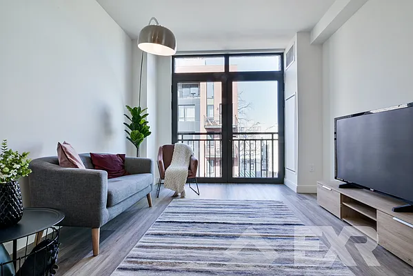 Rented by EXR | media 17