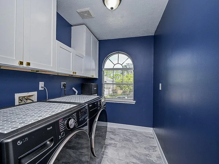 2534 Halstead Dr — Photo 33