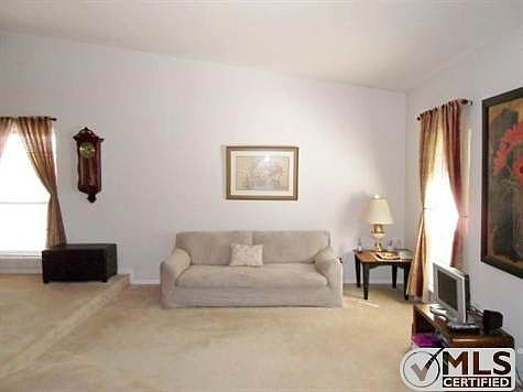 4th image of 1101 Goodwin Dr