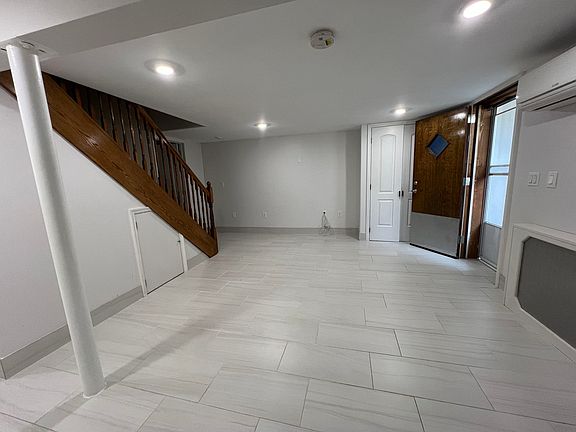 4th image of 468 McClean Ave #B