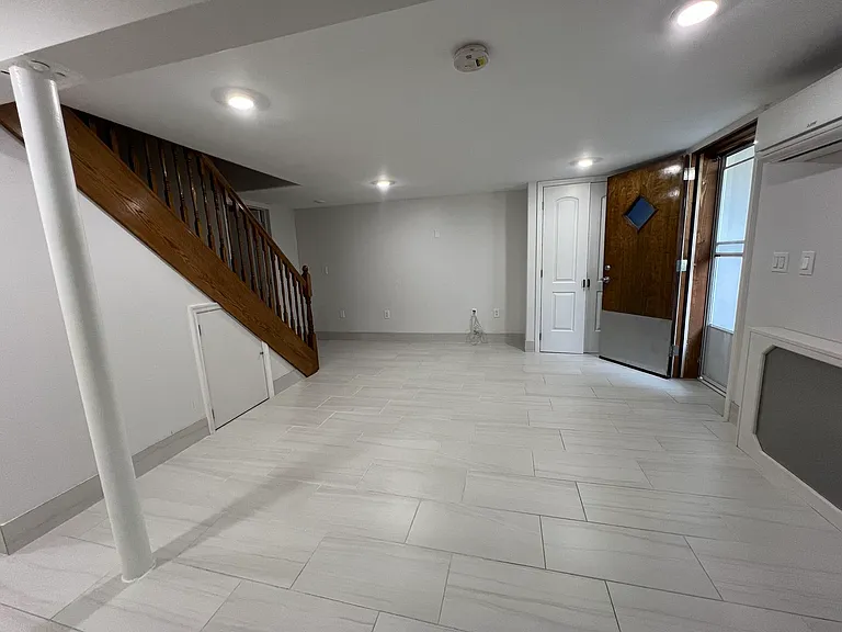 468 McClean Ave #B — Photo 4