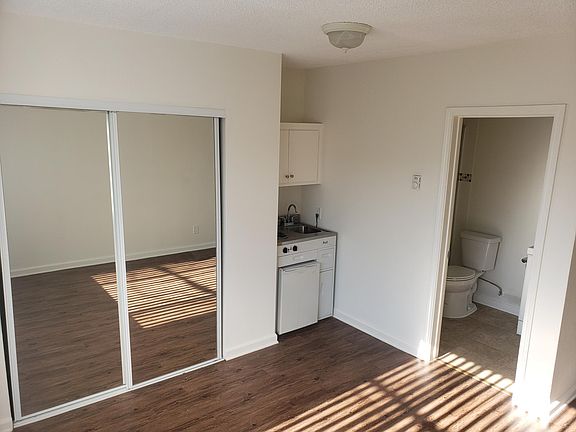 3rd image of 5325 Agnes Ave APT 8