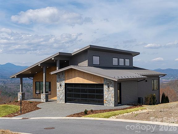 3rd image of 247 Coachman Dr