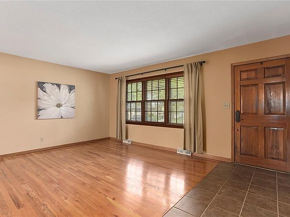 4th image of 4754 Lucille Ln