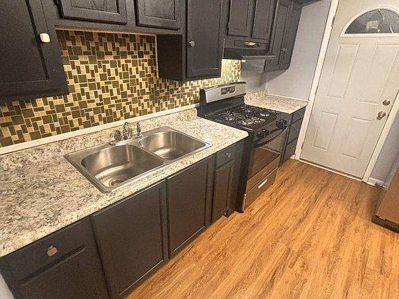4th image of 219 Linn Ct
