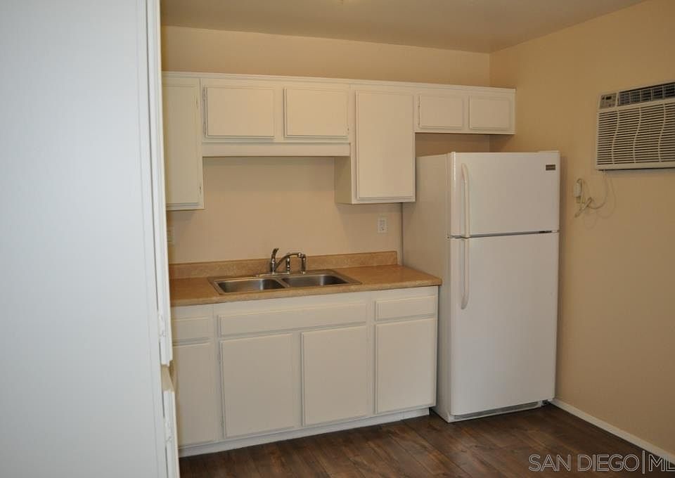 1st image of 12419 Julian Ave APT 4