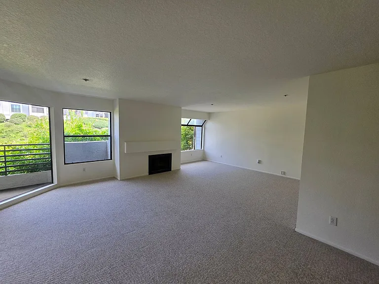 280 Cagney Ln #216 — Photo 2
