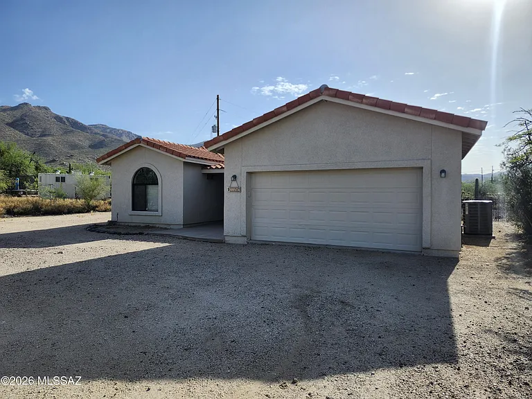 11065 E Snyder Rd — Photo 3