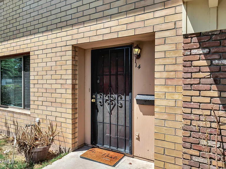 14 E Hermosa Dr — Photo 4
