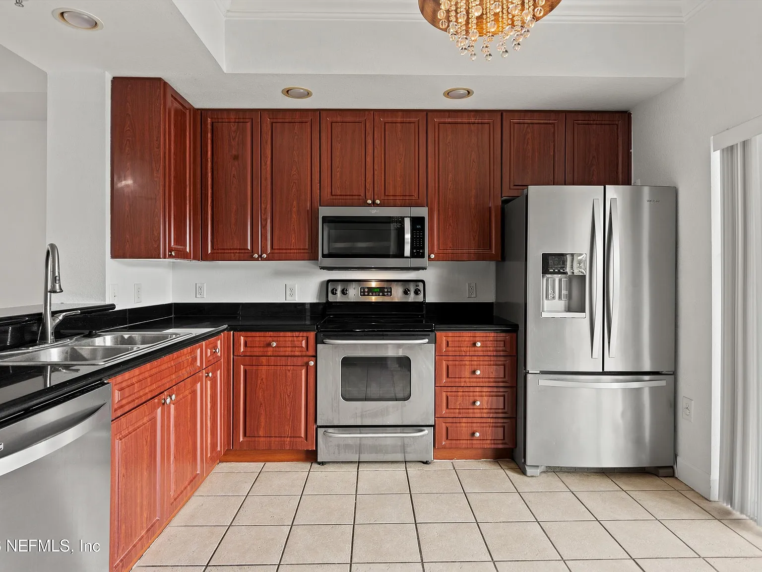 3 bed, 2.0 bath, 1181 sqft, $1,850 — Photo 4