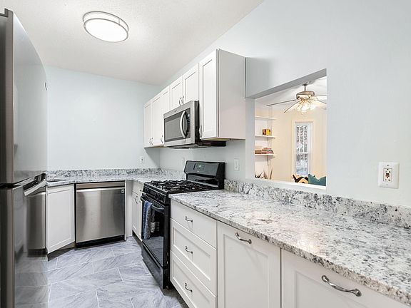 5th image of 80 Newbern Ave #1