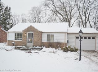 17005 Oporto St, Livonia, MI 48154