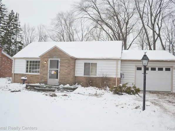 17005 Oporto St, Livonia, MI 48154