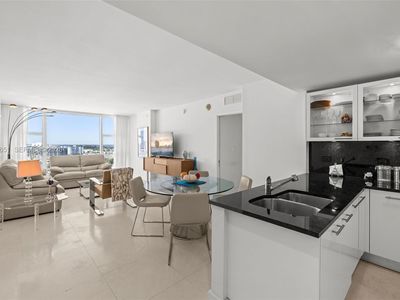 6801 Collins Ave #1401, Miami Beach, FL, 33141