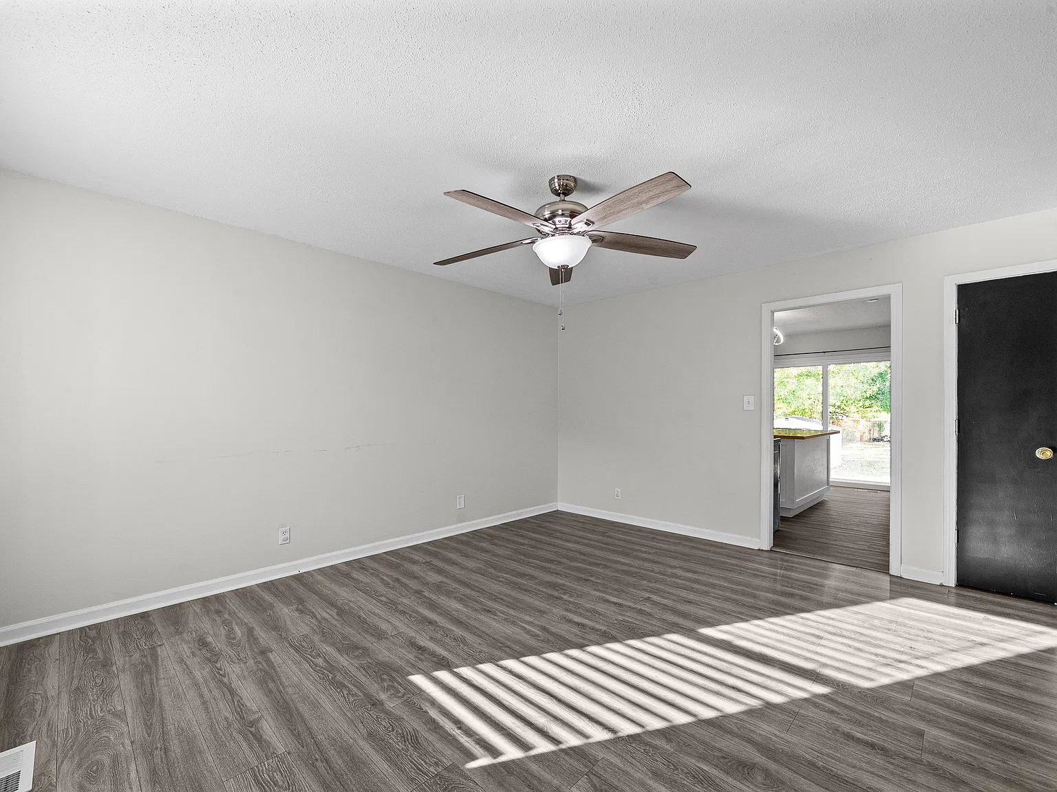 3 bed, 1095 sqft, $1,500 — Photo 4
