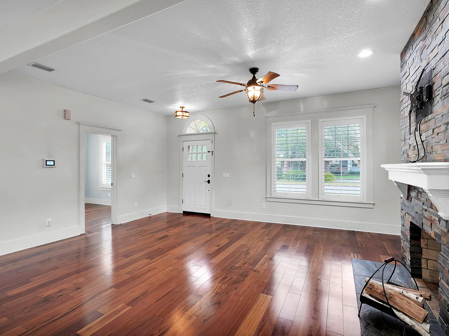 3 bed, 2.5 bath, 1860 sqft, $3,000 — Photo 2