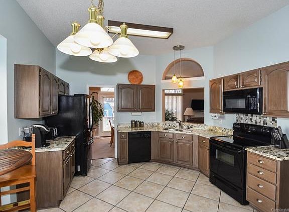 4th image of 13112 Greycrest Dr