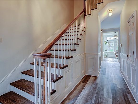 4th image of 2 Tudor Ln