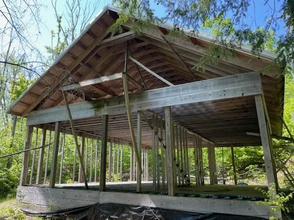 5436 Valley Rd, Alanson, MI 49706