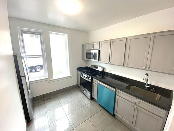 2nd image of 833 Whalley Ave #3