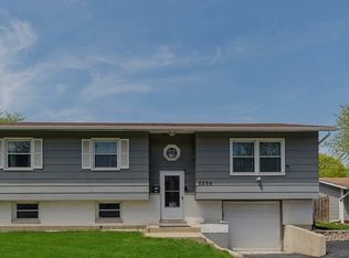6894 Hawthorne Ln, Hanover Park, IL 60133