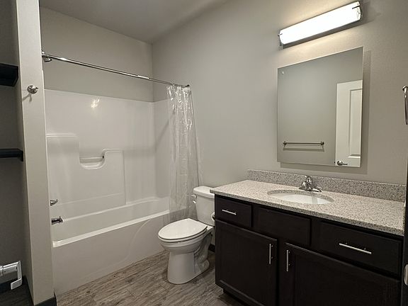2nd image of 950 Commercial St #205