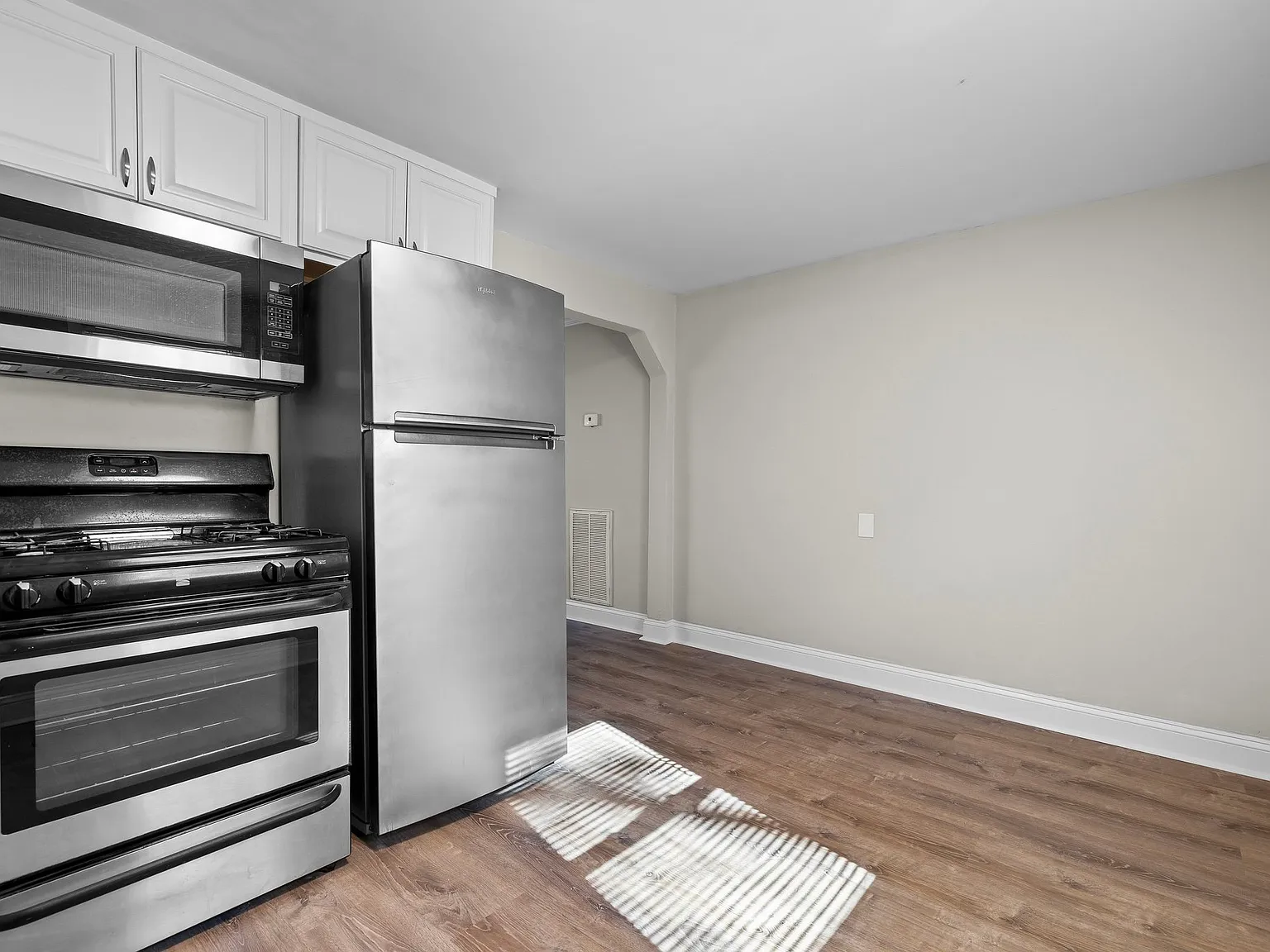 2 bed, 900 sqft, $1,450 — Photo 2
