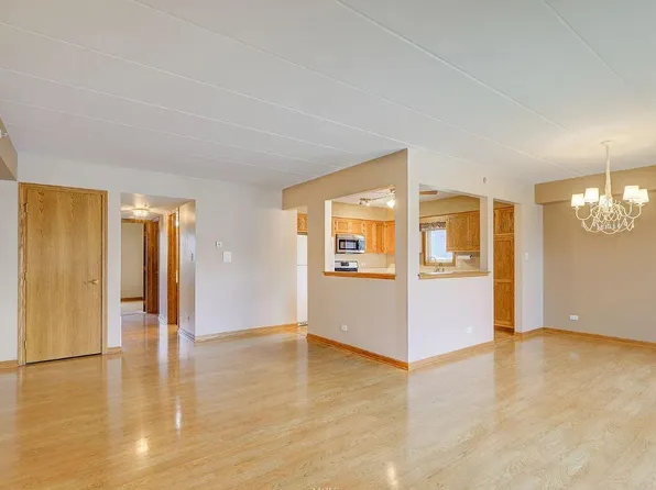12799 Saint Andrews Ct APT 202, Lemont, IL 60439