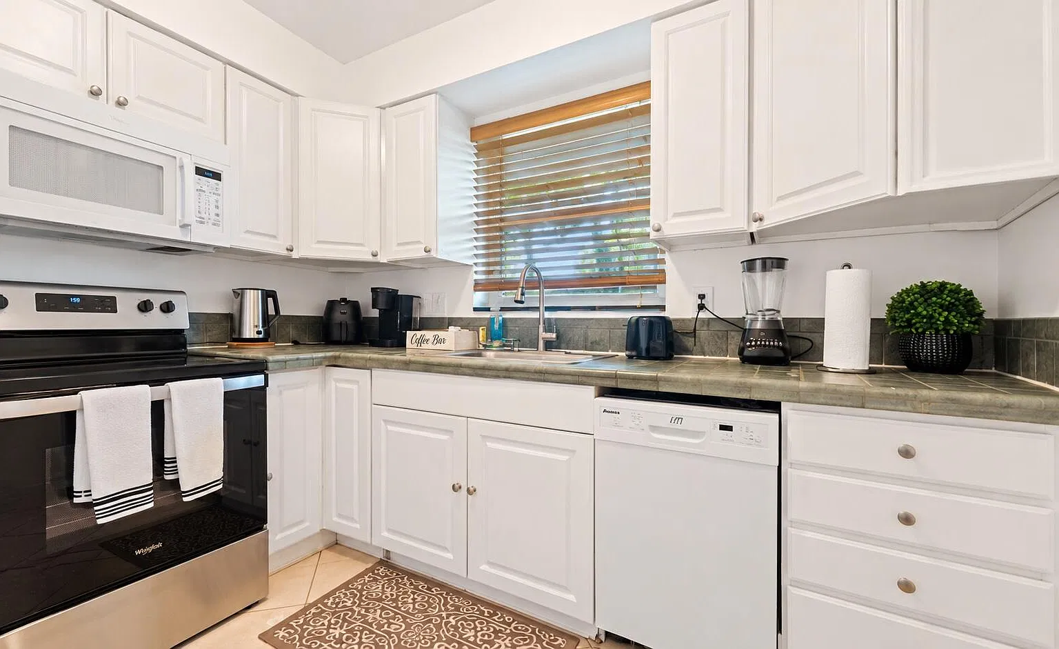 1 bed, 2.0 bath, 800 sqft, $2,750 — Photo 4