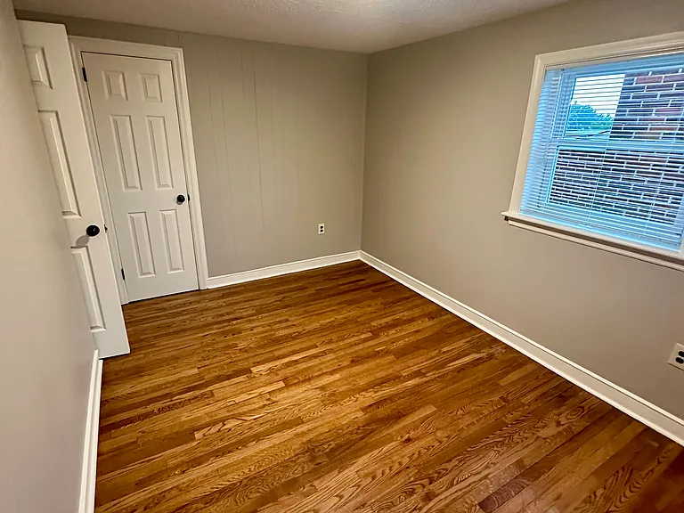 829 Rolridge Ave — Photo 8