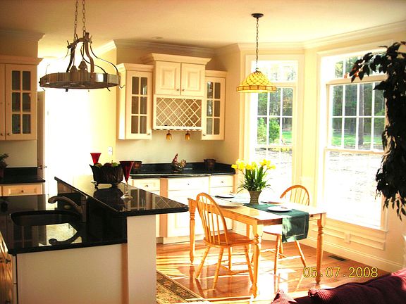 kitchen/dining area