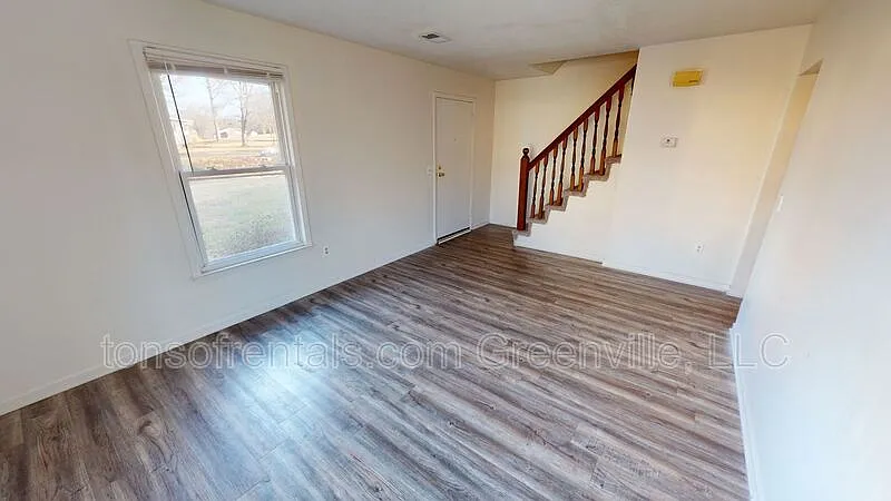 3 bed, 1.5 bath, 1170 sqft, $1,695 — Photo 2