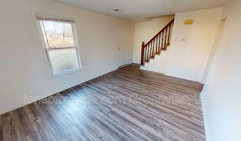 803 Davenport Rd — Photo 2