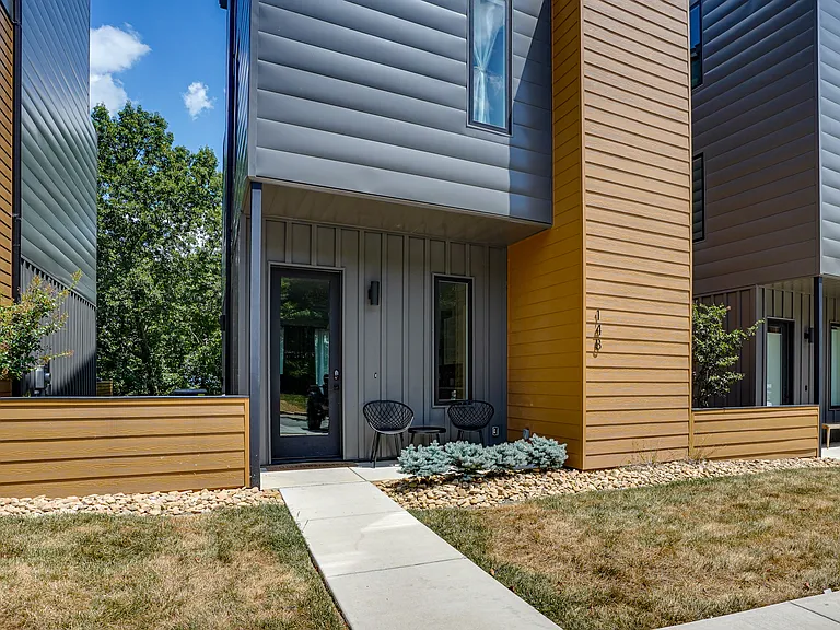 148 Atomic Rdg — Photo 4