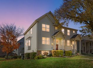 1086 Manchester Cir, Grayslake, IL 60030
