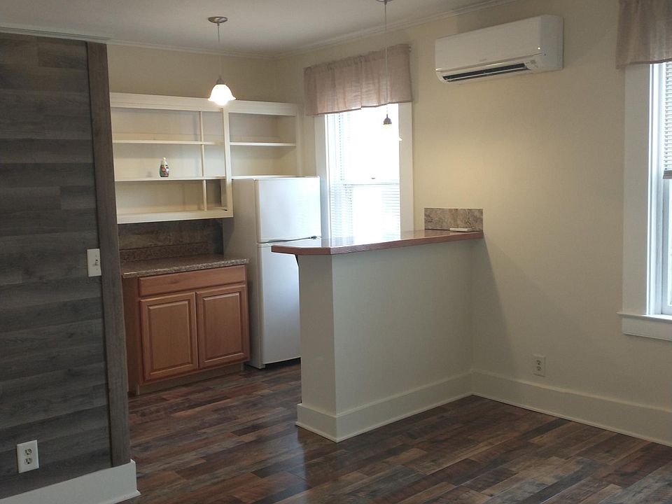 2nd image of 432 W 4th St #2