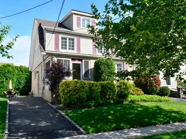 17 Oakridge Rd, Bloomfield Twp., NJ 07003