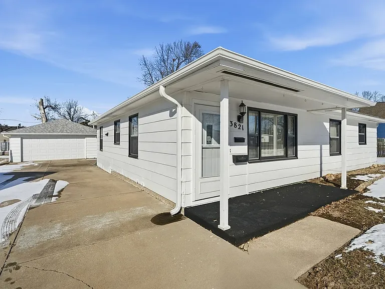 3821 Oakland Rd NE — Photo 1