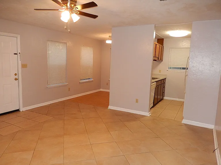 2334 Sylvan Ct — Photo 3
