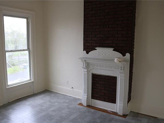 5th image of 224 Beecher St