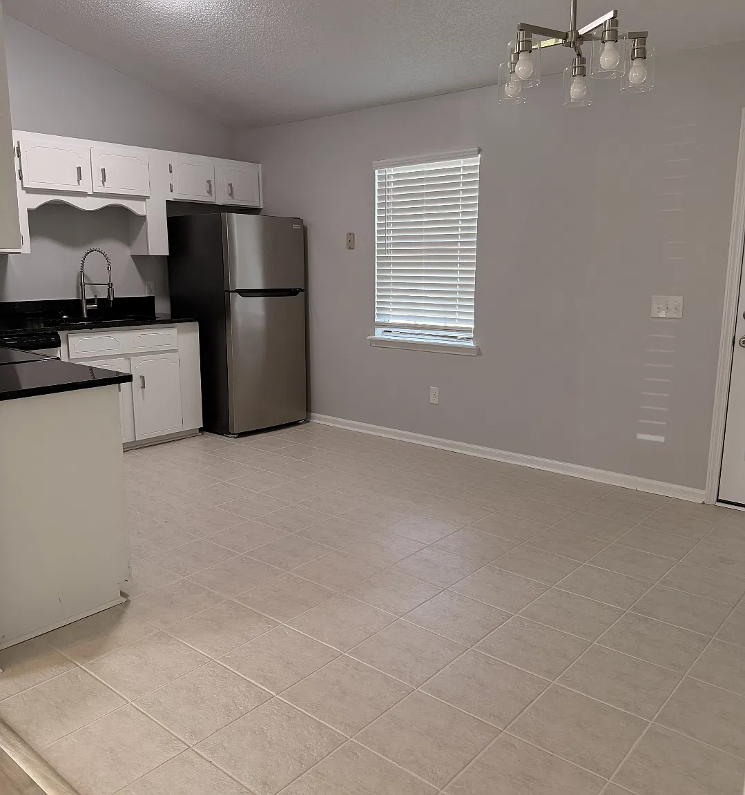 4 bed, 1350 sqft, $1,700 — Photo 4