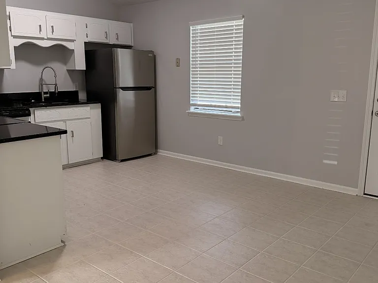 1006 Ridgeland Dr — Photo 4